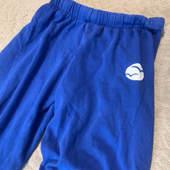 Comfy Sweats - Picture 4 of 4